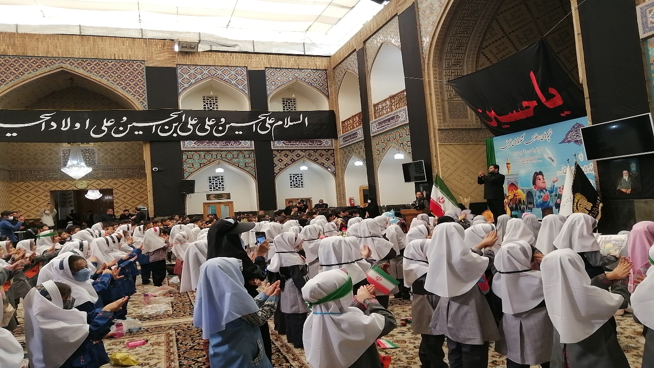 برگزاری جشن شکوفه‌های حسینی با حضور ۳۰۰ نوآموز در حرم رضوی