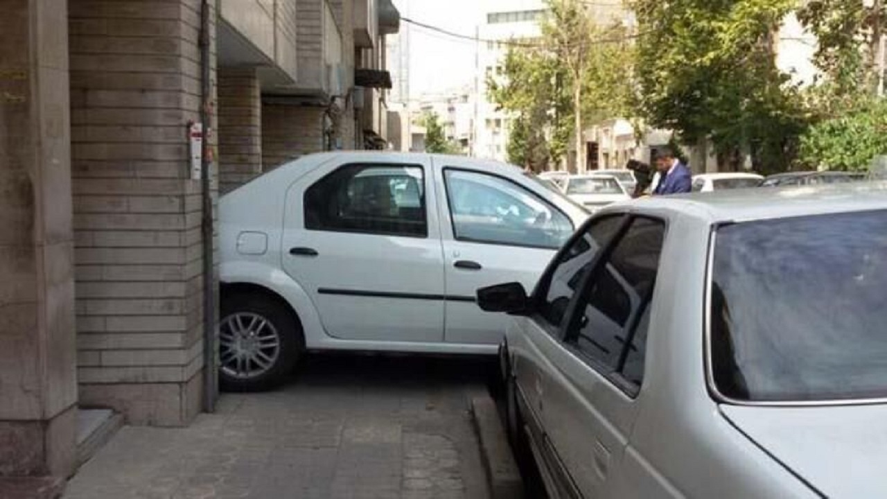 اشغال کنندگان حریم پیاده رو‌ها در البرز اعمال قانون می‌شوند