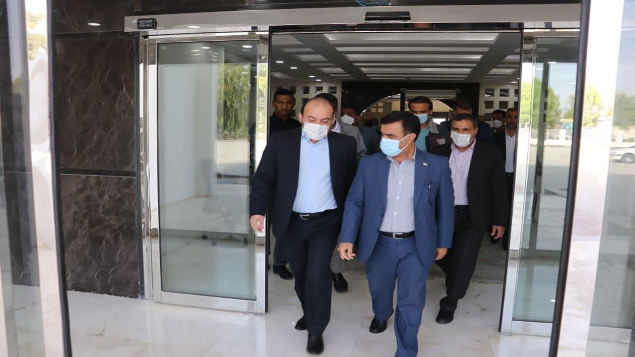 معاون رئیس جمهور وارد بندرعباس شد+عکس