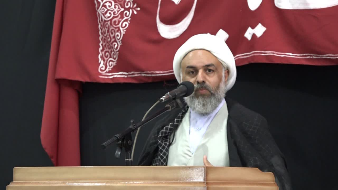 اشرافی‌گری آغاز فاصله افتادن بین دولت و مردم است