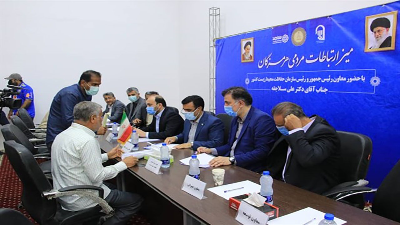 برگزاری میز حدمت ارتباطات مردمی در مسجد جامع بندرعباس+عکس وفیلم