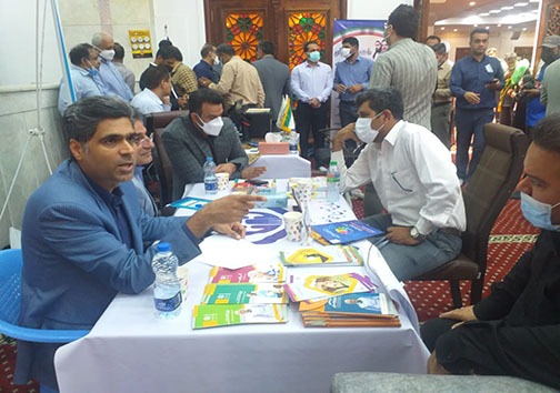 میز حدمت ارتباطات مردمی در مسجد جامع بندرعباس+عکس وفیلم