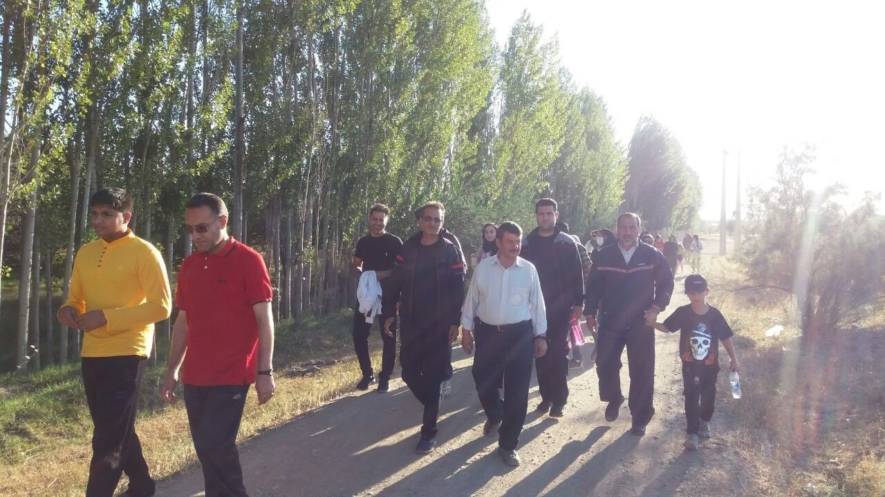 پیاده روی خانوادگی در هفته دولت
