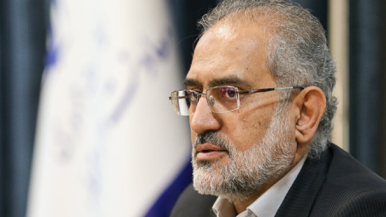 همایش تجلیل از کارمندان نمونه دستگاه‌های اجرایی استان قم برگزار شد