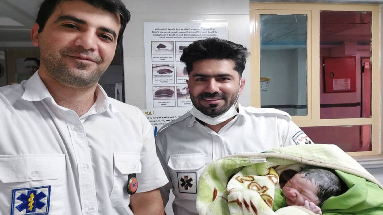 تولد نوزاد عجول در آمبولانس اورژانس بهبهان