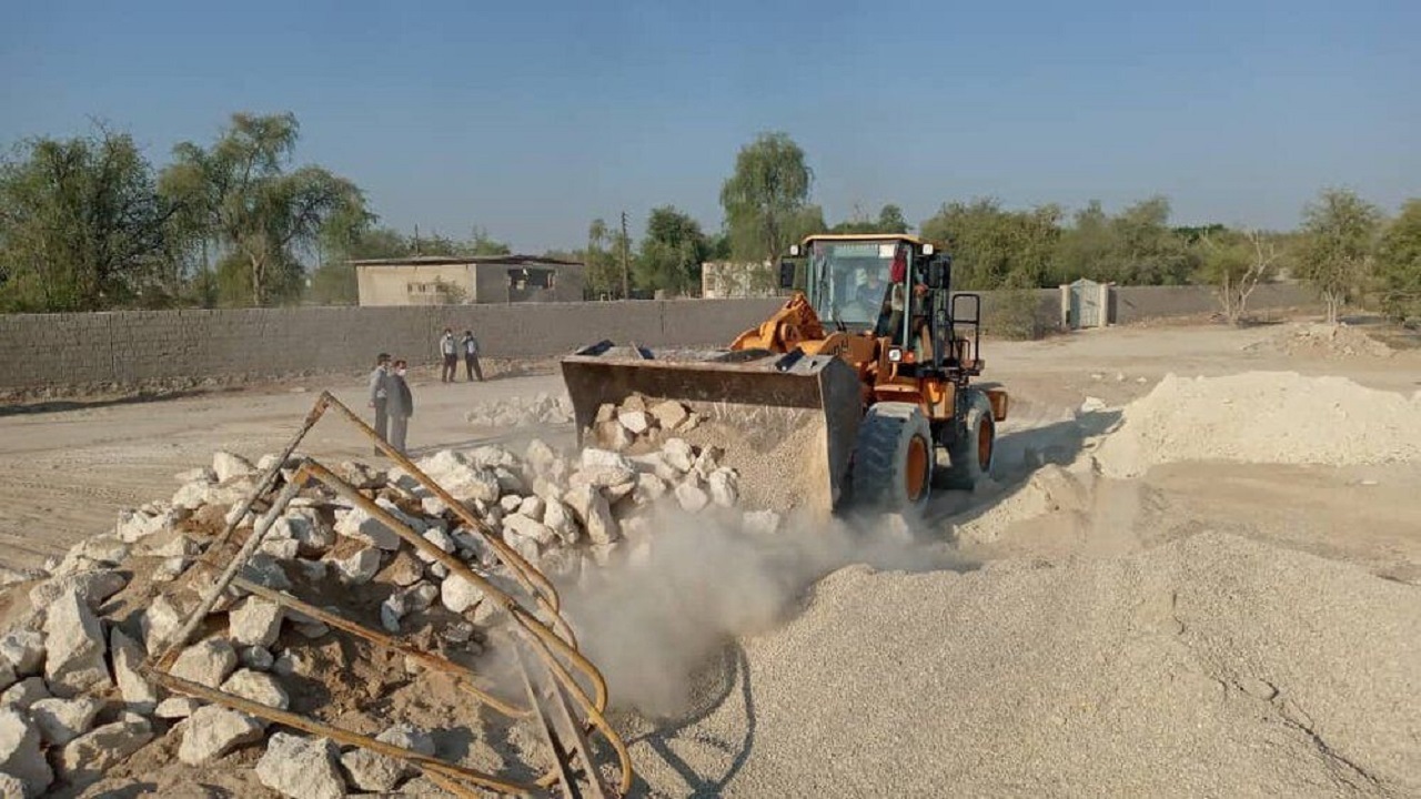 تخریب ساخت و سازهای غیر مجاز در قشم  + فیلم