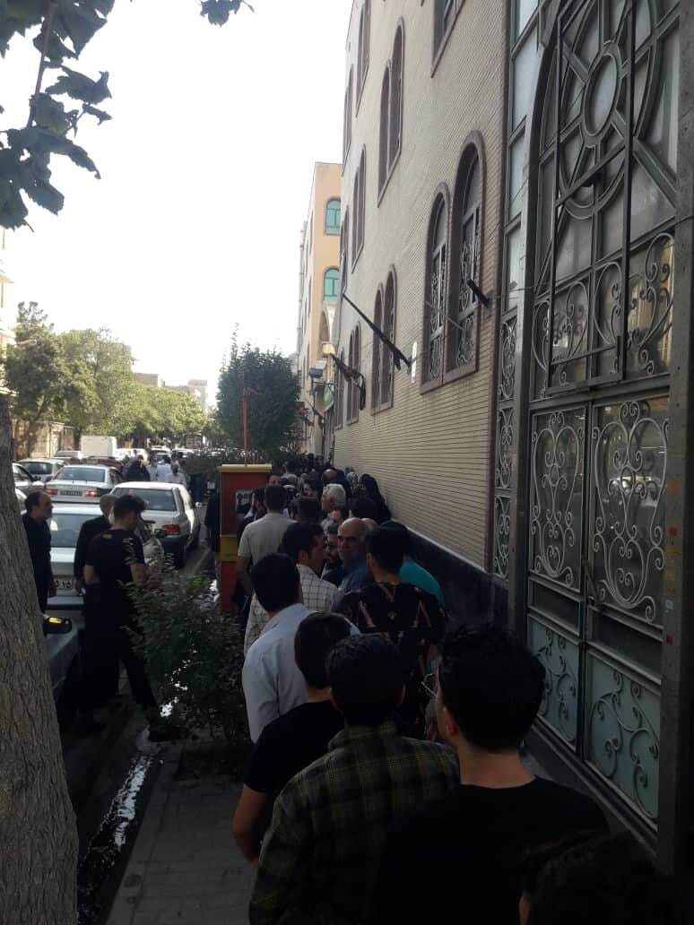 ازدحام جمعیت مقابل اداره گذرنامه تبریز به روایت تصاویر