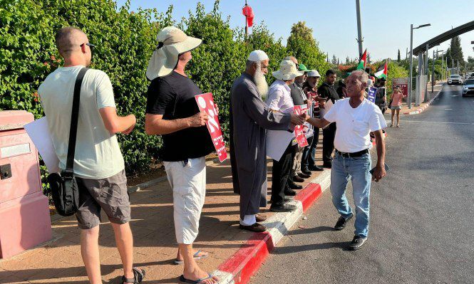 وخامت اوضاع جسمانی خلیل عواوده، اسیر فلسطینی ۰۴ تجمع اعتراضی به تداوم بازداشت اسیر فلسطینی مقابل بیمارستان محل بستری او ۰۴