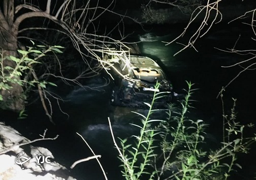 سقوط خودروی لاکچری در رودخانه کرج