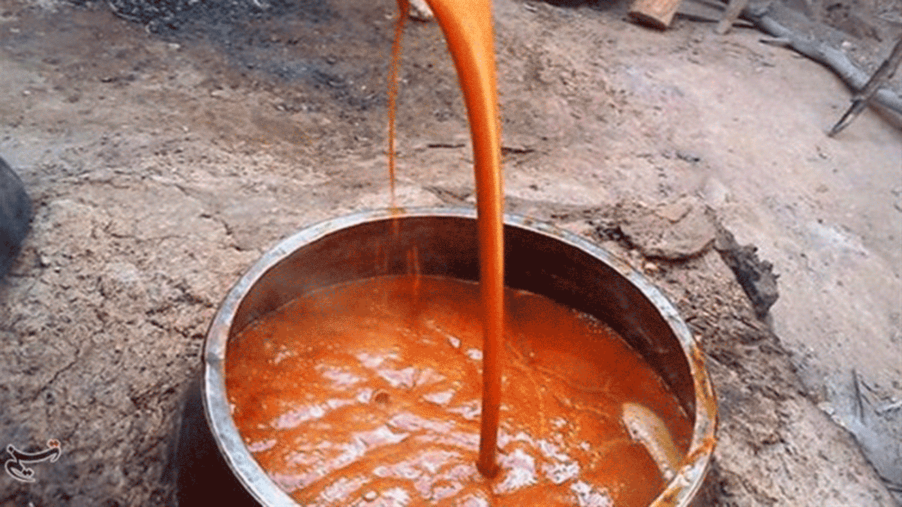 گفت‌وگو‌‌ با استاد قدیمی شیره‌پزی در گناباد + فیلم