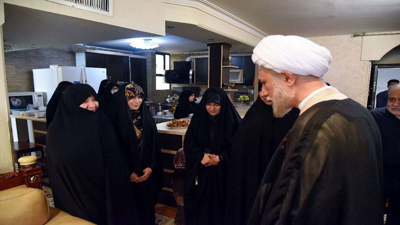 اولین تصاویر ضرب و شتم دختر و همسر شهید خادم صادق/ همسر شهید: گفتم شالتان را بپوشید حمله ور شدند + فیلم