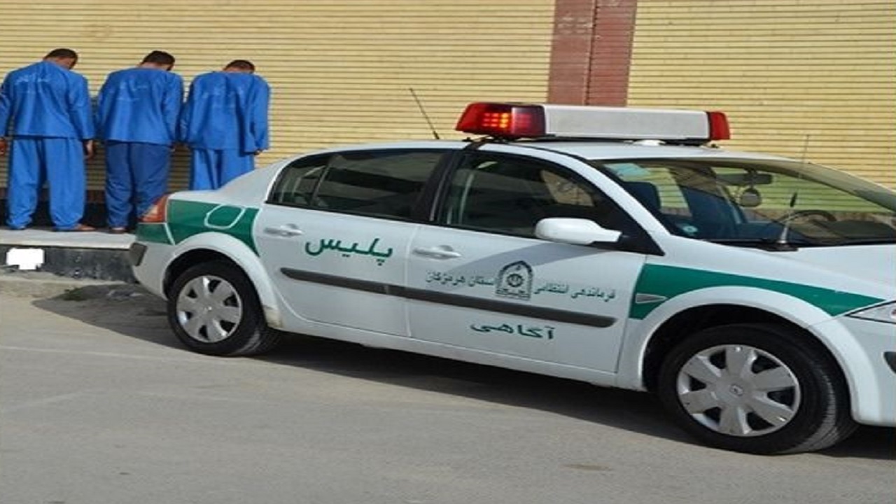 دستبند پلیس بر دستان عاملان قتل جوان ۲۲ ساله