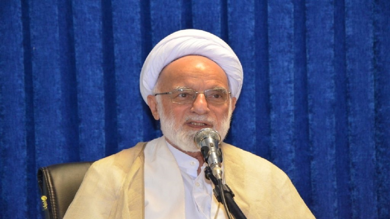 باید همواره مراقب توطئه‌های دشمنان باشیم
