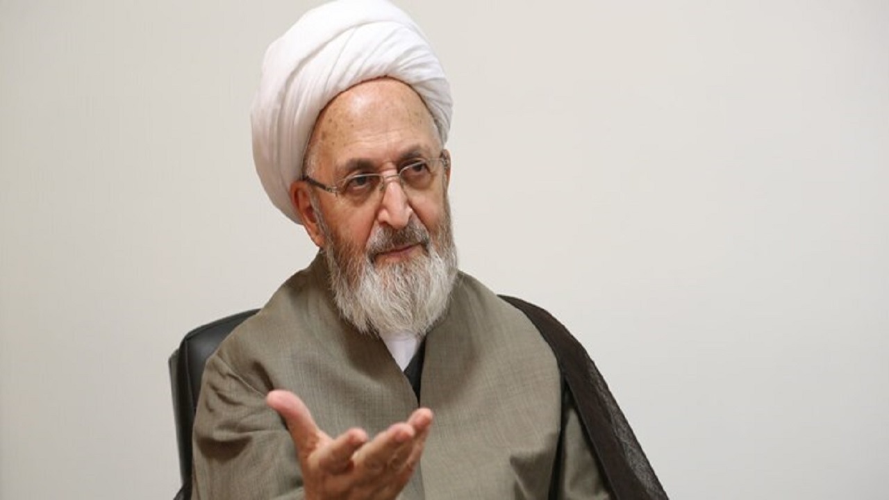 طلاب بعد از تحصیل در قم باید به مناطق بومی خود برگردند
