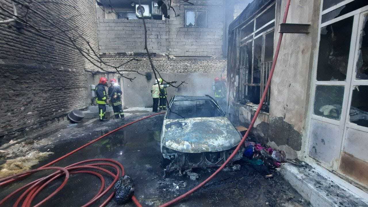 مهار حریق مهیب یک منزل مسکونی در مشهد+ عکس