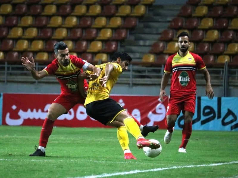 پرسپولیس- صنعت نفت آبادان؛ سرخپوشان با حضور بانوان به دنبال برد در آزادی/ سپاهان- فولاد؛ جدال ۲ تیم با قضاوت فغانی