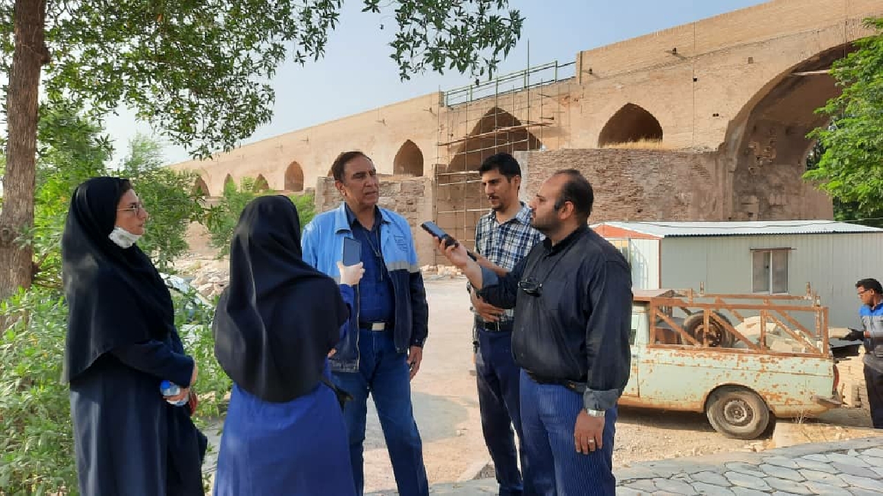 عملیات مرمت پل باستانی دزفول در حال انجام است