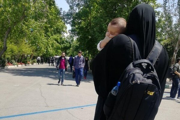 اهدای بسته حمایتی به زوج‌های دانشجو که صاحب فرزند هستند