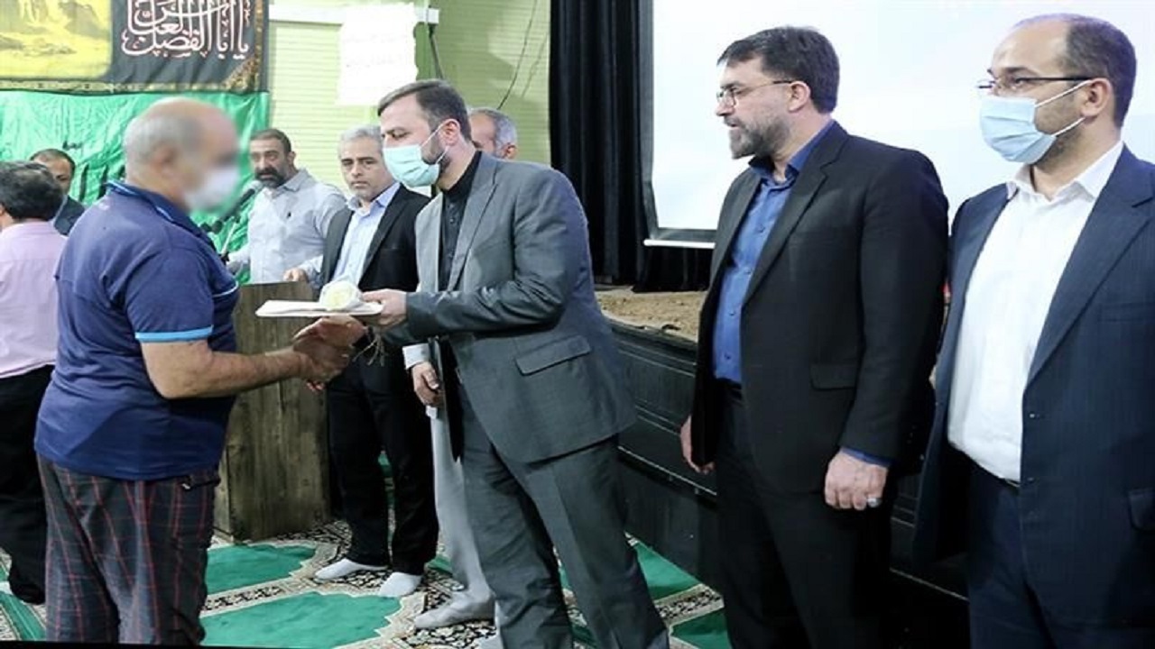 آزادی ۲۰۰ نفر از محکومین اصلاح شده زندان مرکزی قزوین