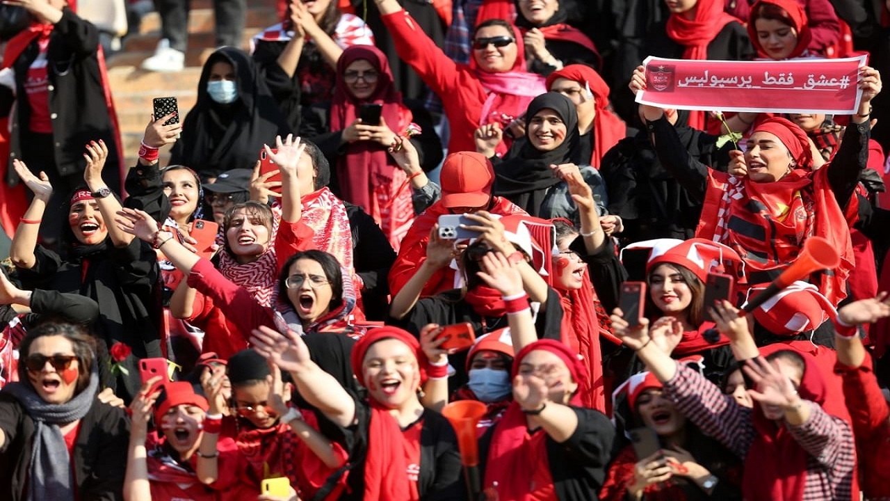 حضور بانوان هوادار پرسپولیس در ورزشگاه آزادی + عکس و فیلم