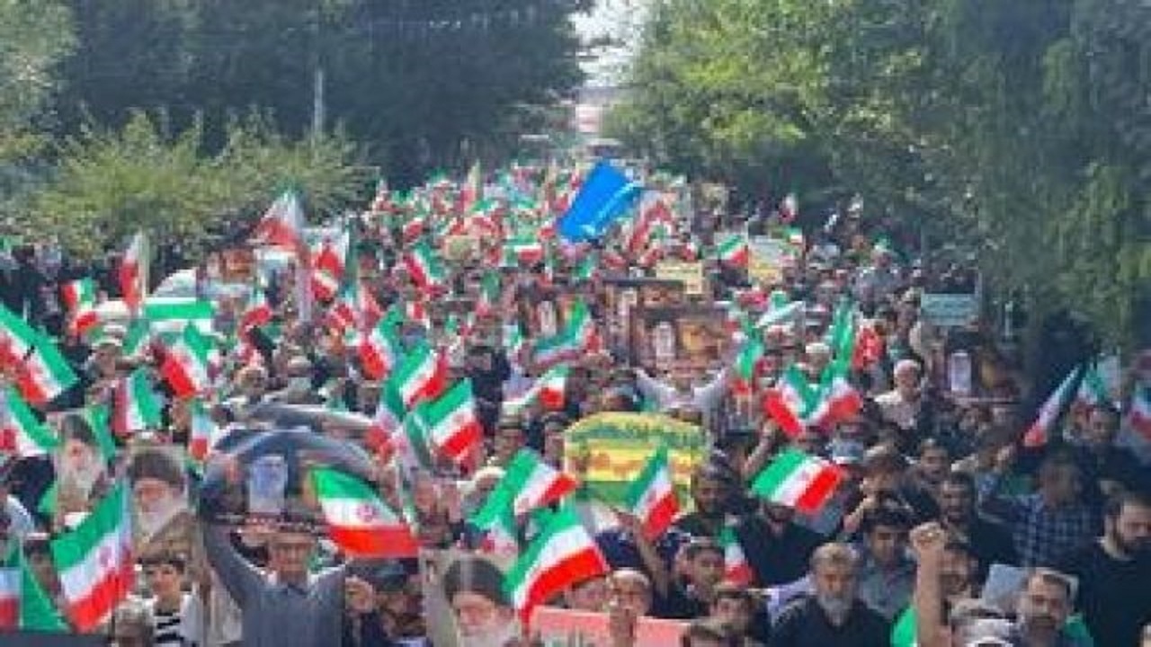 راهپیمایی مردم البرز در اعتراض به حرمت شکنی‌ های اخیر