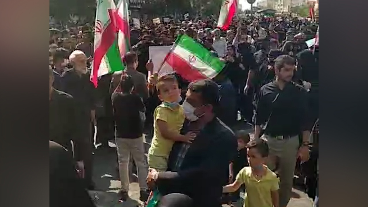 حضور پرشور تهرانی‌ها در محکومیت اغتشاشگران + فیلم