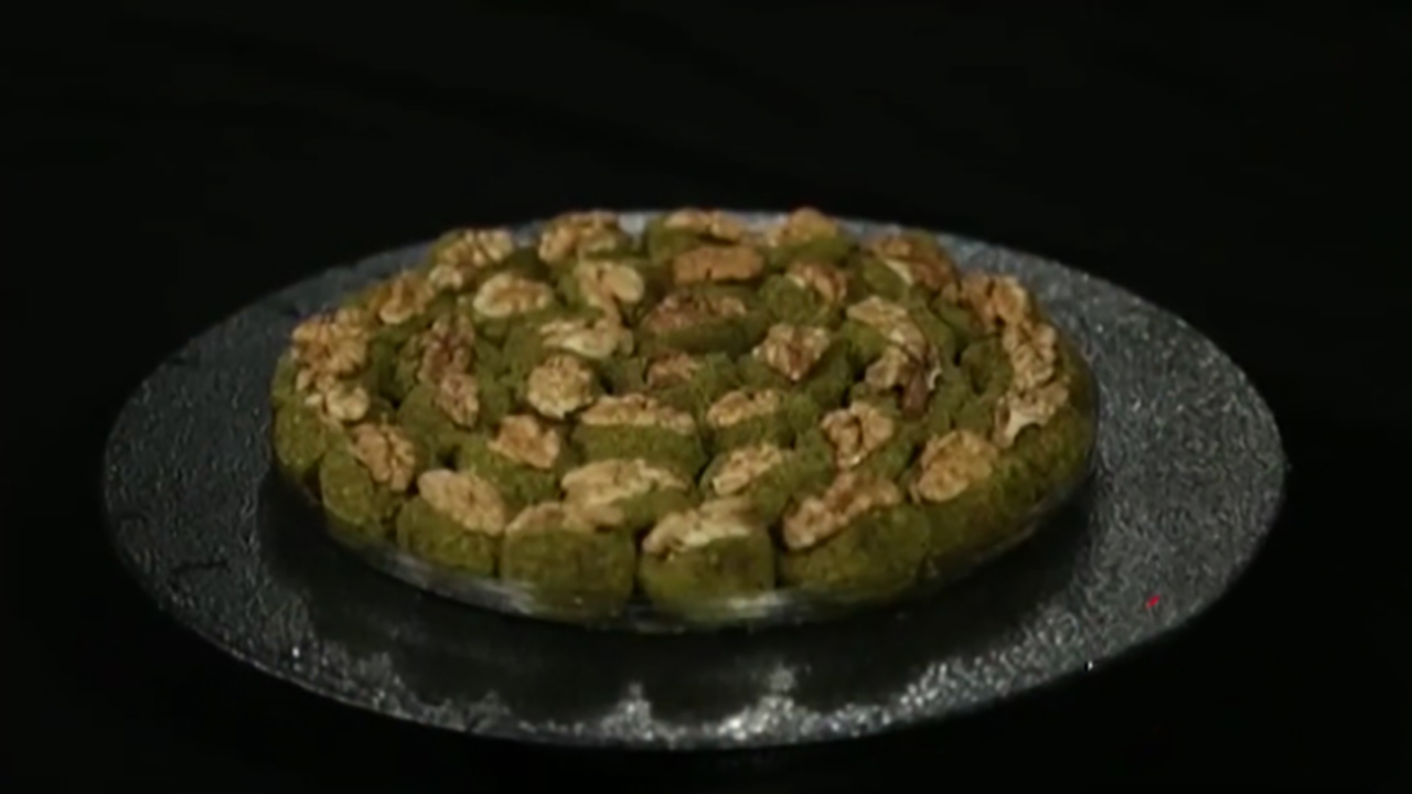 طرز تهیه شیرینی خرما بریز کرمان + فیلم