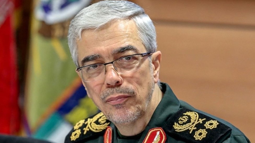 سرلشکر باقری: دانشجو نباید دچار سیاست‌زدگی و حزب‌گرایی شود