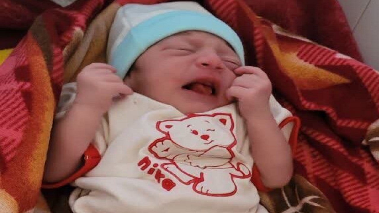 پذیرش نوزاد رها شده تبریزی در شیرخوارگاه احسان