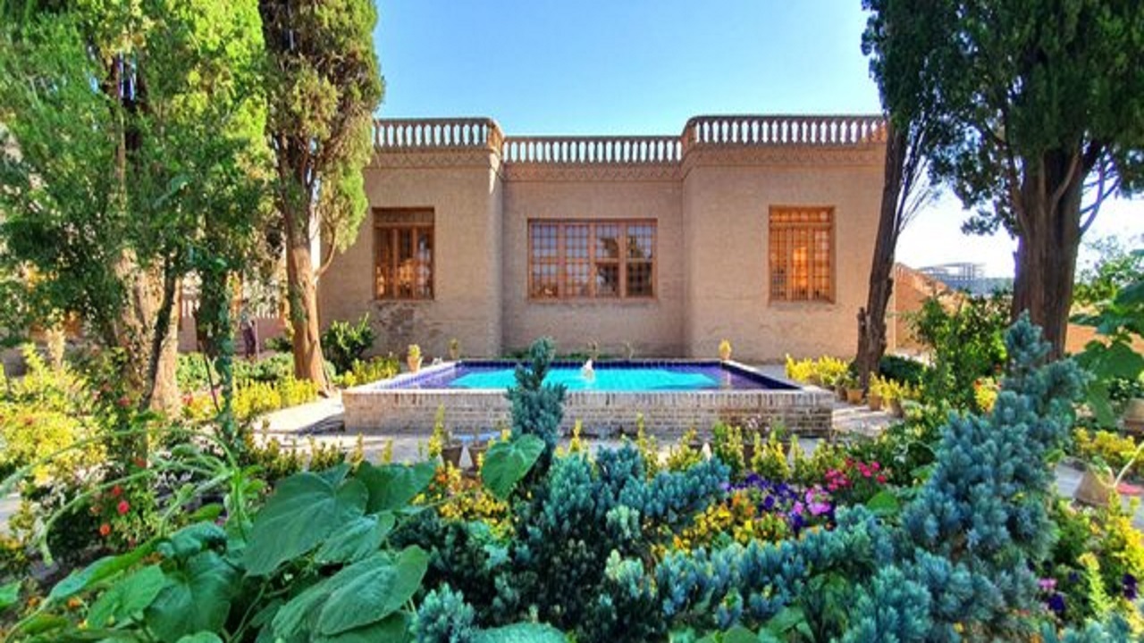 درب خانه شریف بیرجند باز می شود