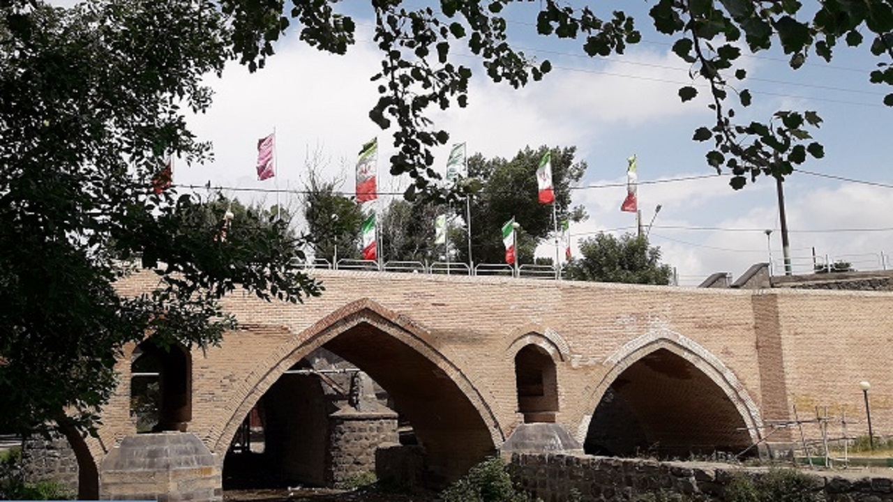 نمایی از نقاشی هنرمند خلخالی از پل قرمز نیر + فیلم