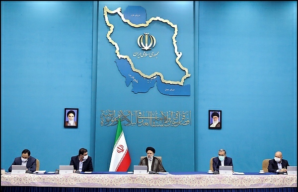 رئیس جمهور: رفع مشکلات فرصت هرگونه موج‌سواری را از دشمن می‌گیرد