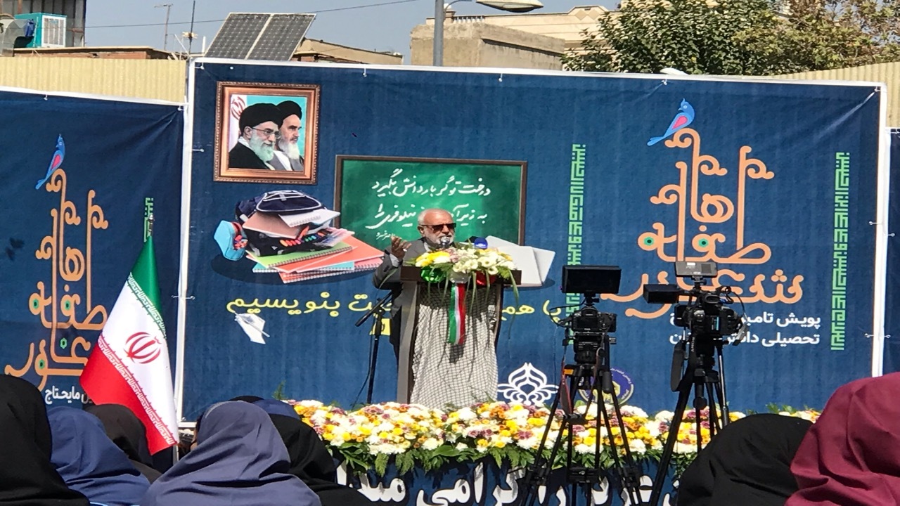 کمک ۳۴۰ میلیاری به دانش آموزان محروم در جشن عاطفه ها