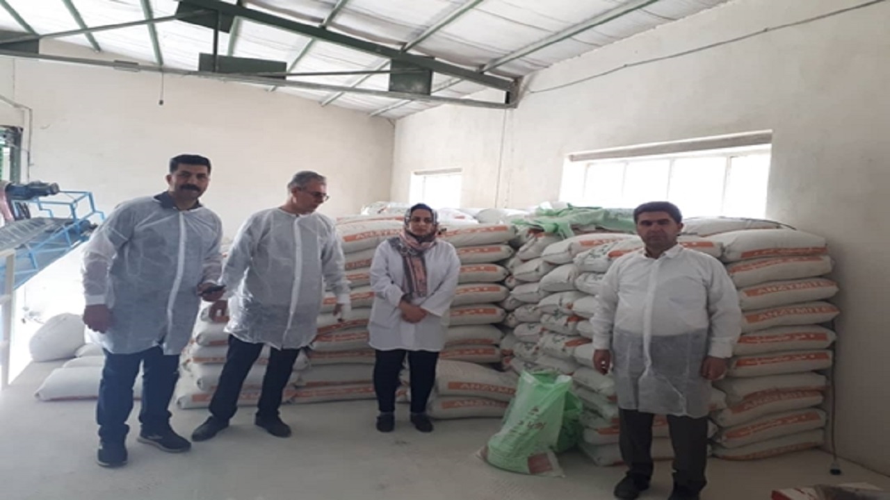 کشف و ضبط ۱۸ تن خوراک دام و طیور تاریخ گذشته در بیجار