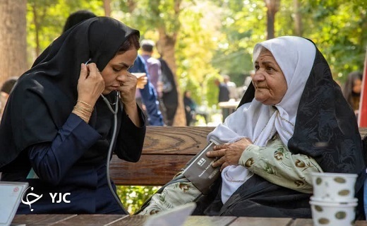 برگزاری مراسم گرامیداشت روز جهانی سالمند در پارک باغ ملی یزد