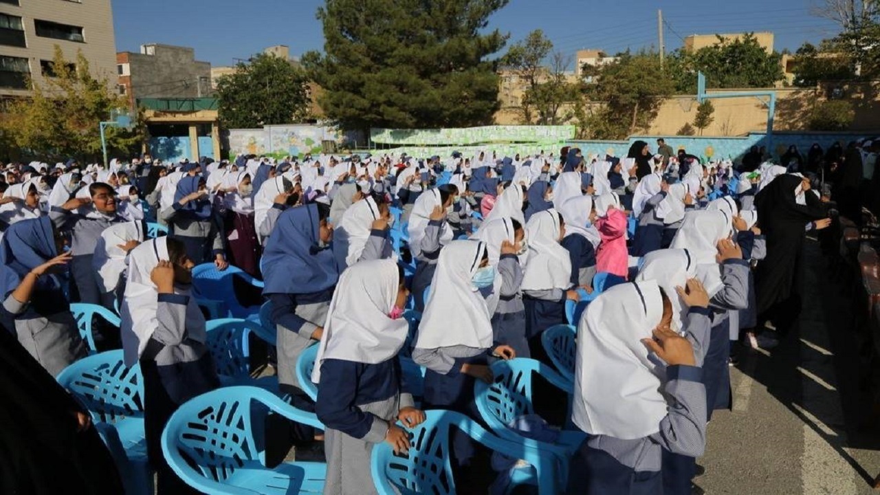 دانش‌آموزان چهارمحال‌و‌بختیاری آغاز هفته فراجا را گرامی داشتند