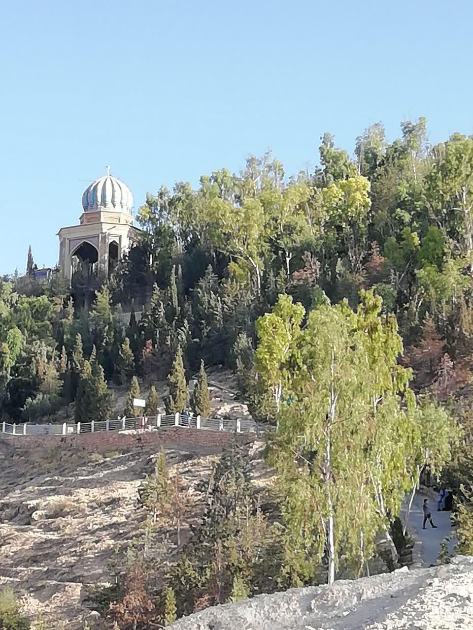 نمایی از آرامگاه باباکوهی در دل کوه های شمالی شیراز + فیلم و تصاویر