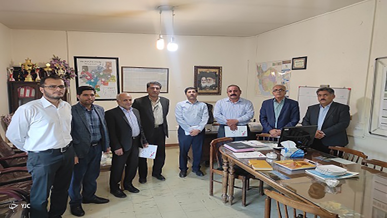 دیدار مسئولان مهاباد با خانواده شهدا