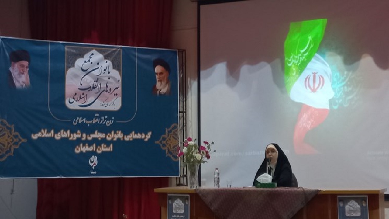 دشمن تخریب خانواده را در اولویت کار قرار داده است
