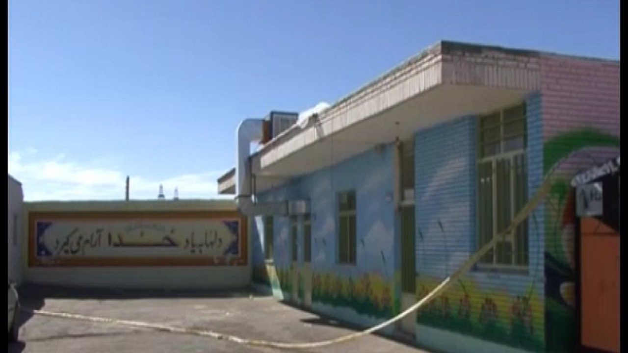 کمبود فضای آموزشی در شهرستان تیران و کرون