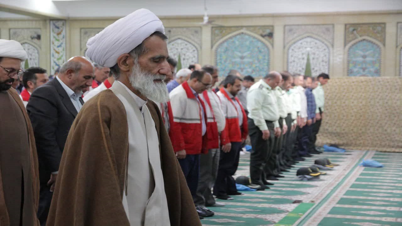 اقامه نماز وحدت در شهرکرد + تصاویر