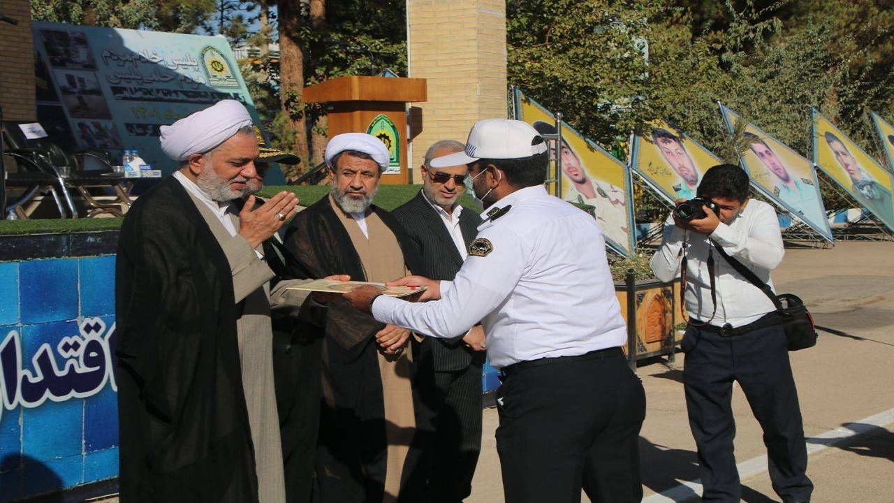 پلیس در حوادث اخیر، رویکرد انقلابی داشت