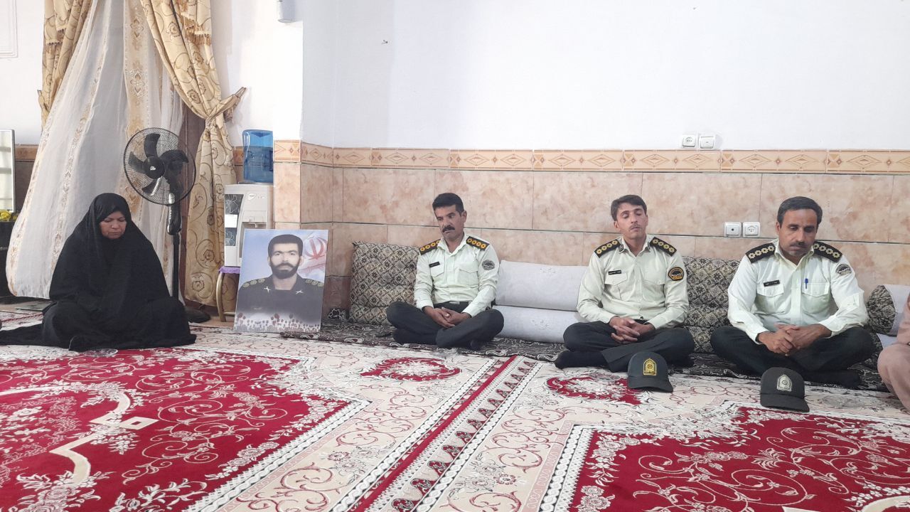 دیدار امام جمعه شهرستان فهرج با خانواده شهید کاظم بینا