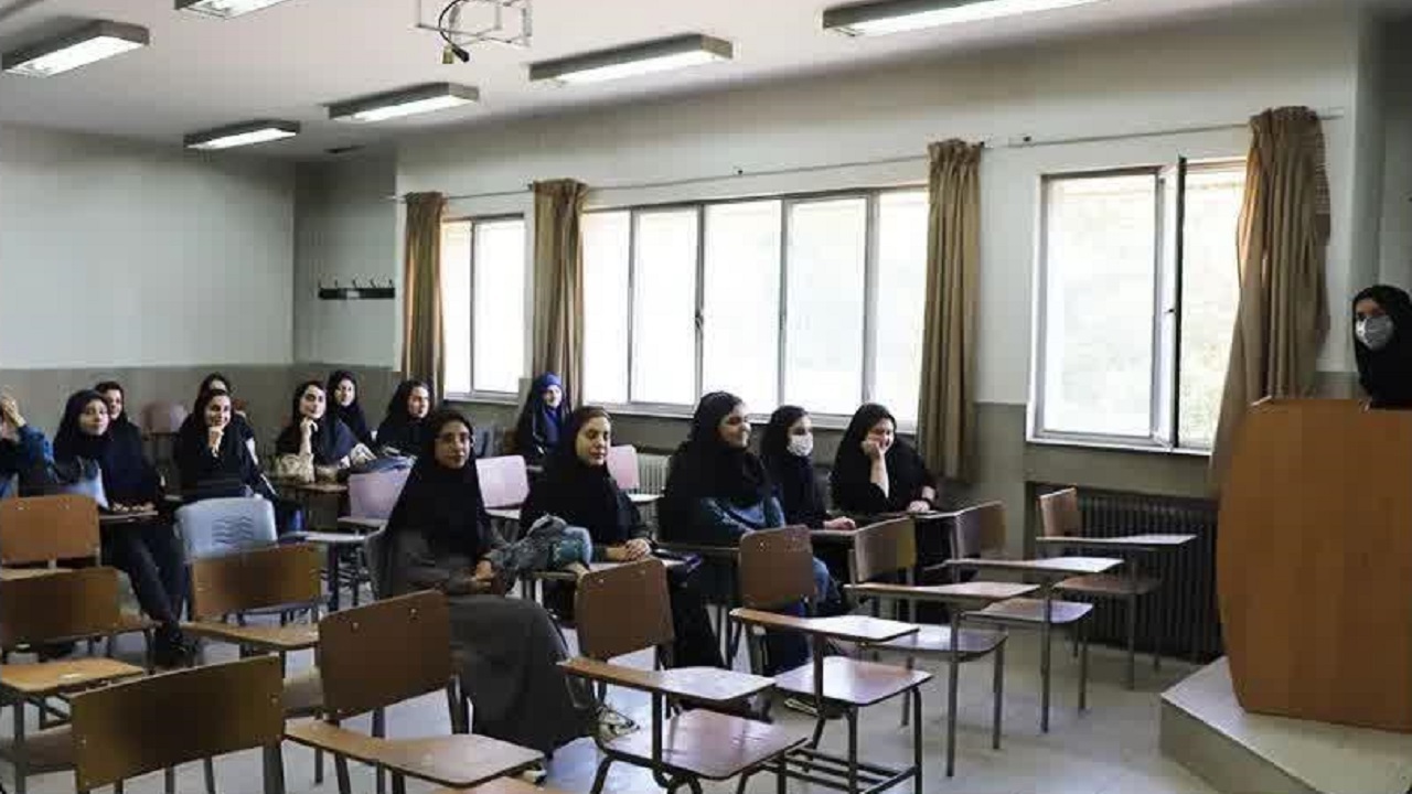 حضور دانشجویان دانشگاه اراک در کلاس درس
