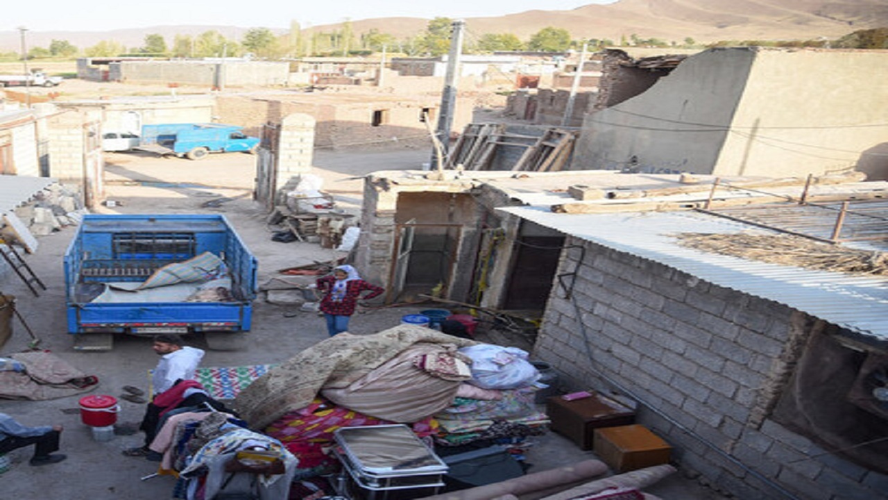 مشارکت ۳۰۰ نفر جهادگر در آوار برداری زلزله خوی