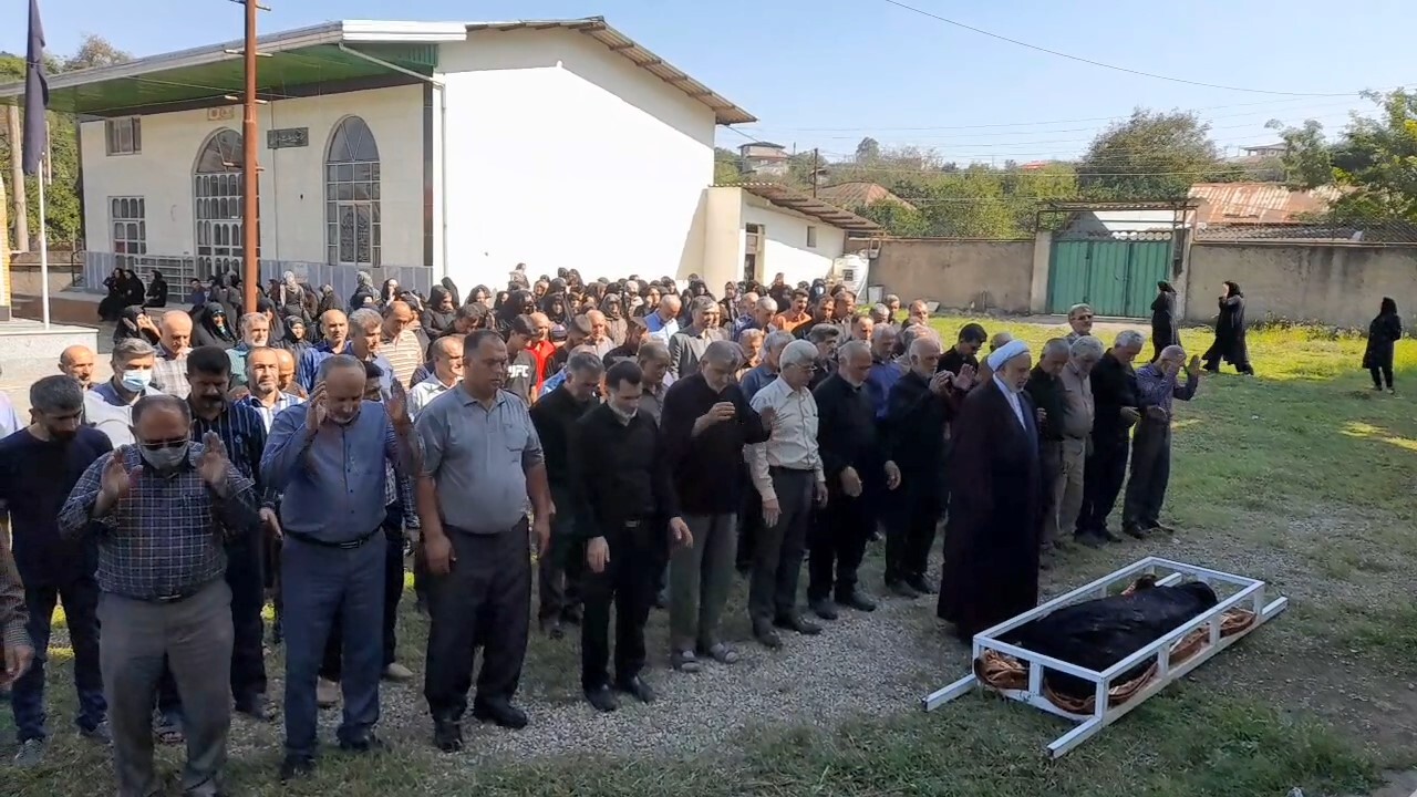 تشییع پیکر مادر شهید علیزاده در قائم شهر