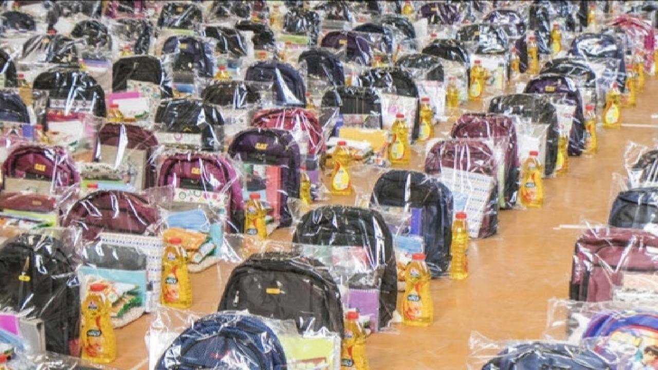توزیع  هزار و ۶۰۰ بسته تحصیلی میان دانش آموزان مناطق محروم استان قزوین