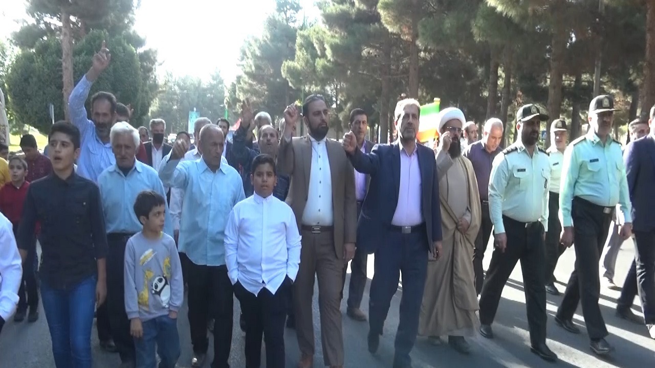 راهپیمایی مردم قمصر کاشان در محکومیت اغتشاشگران