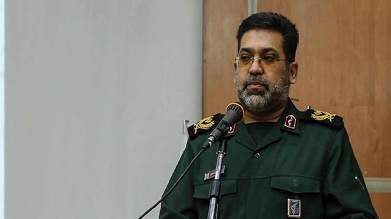 مردم با قوت تمام پای نظام و انقلاب ایستاده اند