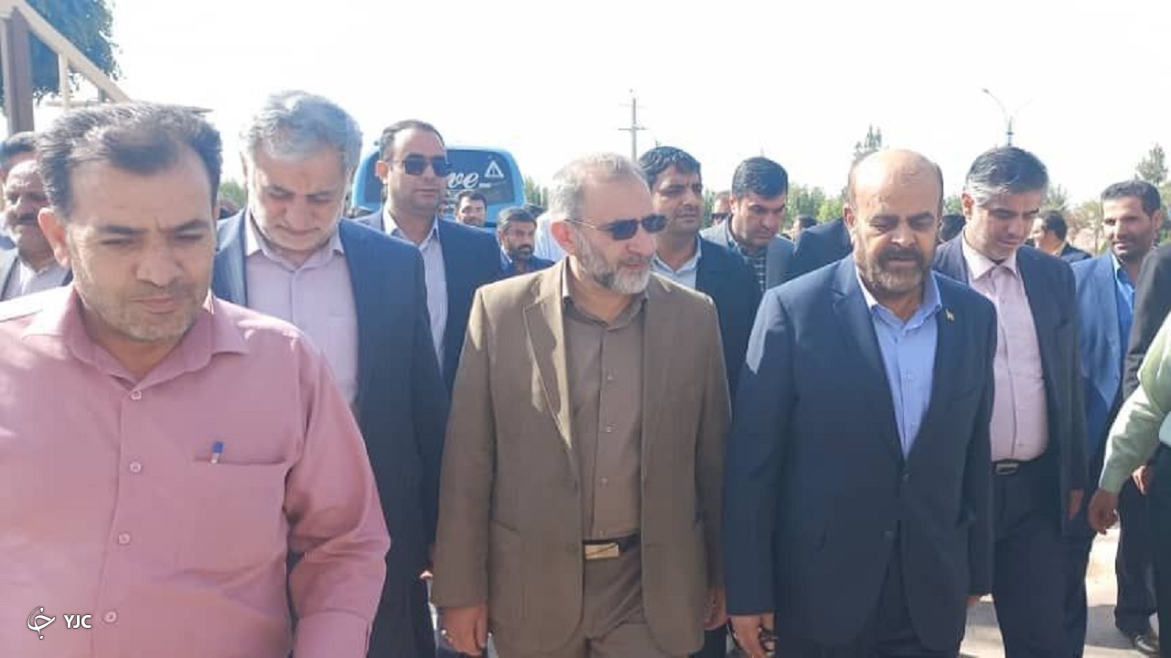 وزیر راه و شهرسازی وارد اراک شد